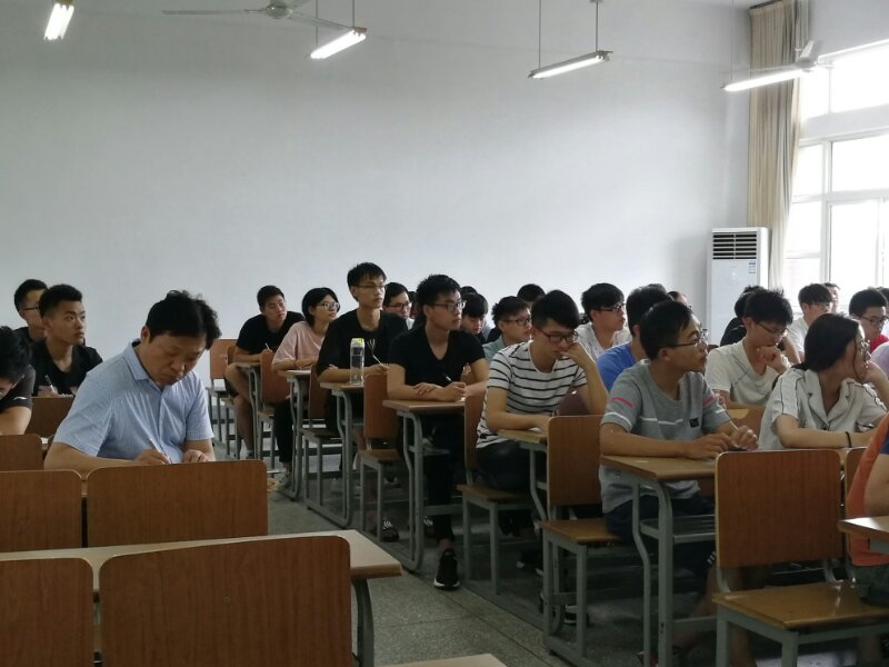1543484651480794.jpg 数学建模精英培训营在赛前开展集中培训.jpg